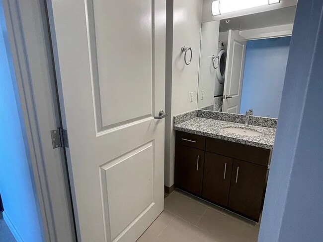 Building Photo - 988 Halekauwila St