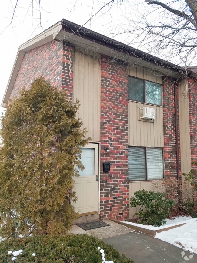 Building Photo - Oakville 218A