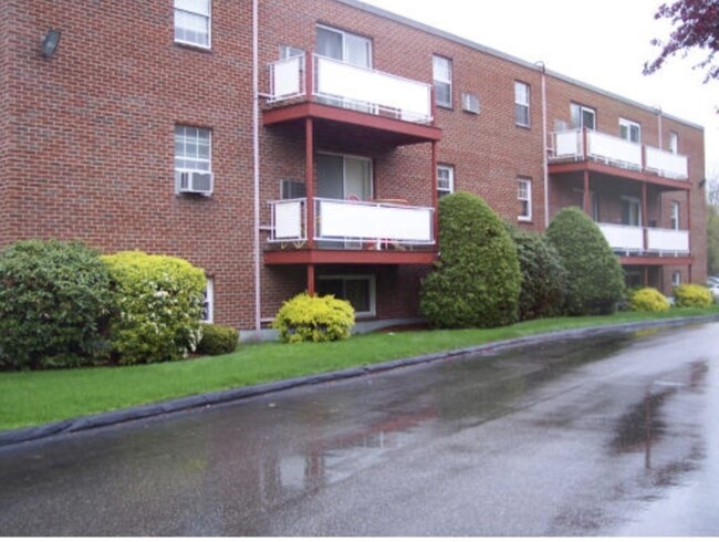 Building Photo - 271 Albion St