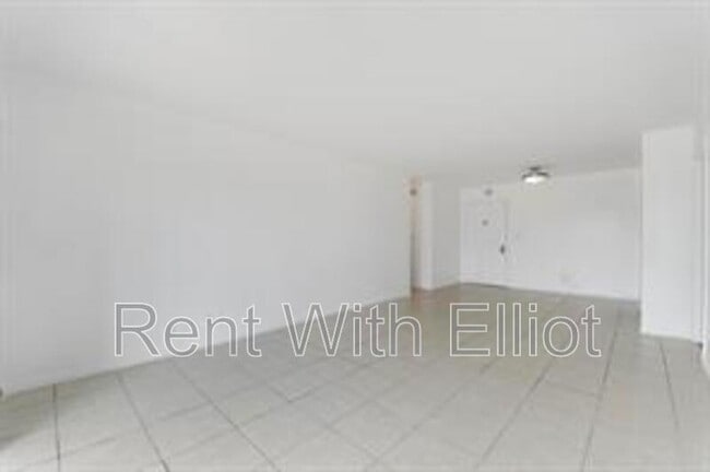 Building Photo - 1625 SE 10th Ave