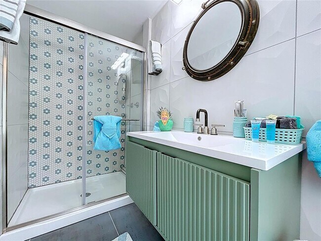 Building Photo - 304 29th St