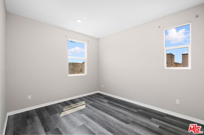 Building Photo - 757 Daniel Freeman Cir