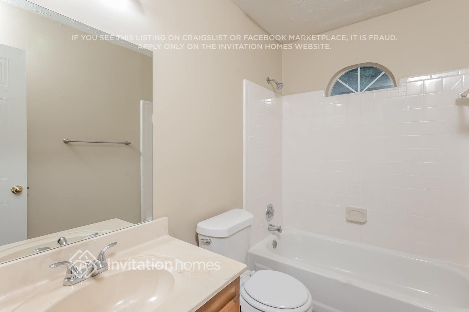 Building Photo - 4220 E Meadow Dr