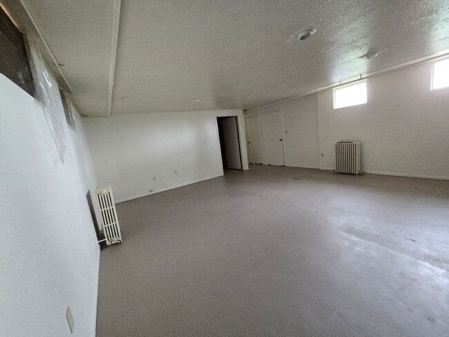 Building Photo - 4 bed, 3 bath house in the country