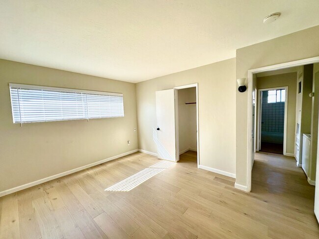 Building Photo - FOR RENT - 2 Br/1Ba 900 SF Cozy Single Sto...