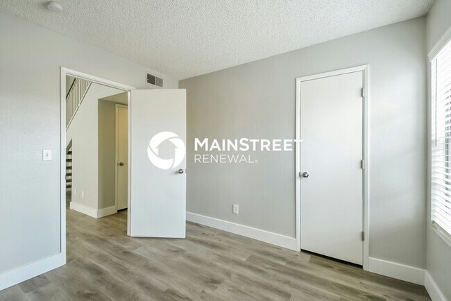Building Photo - 4 Bedroom Pet-Friendly Home in Phoenix, AZ...