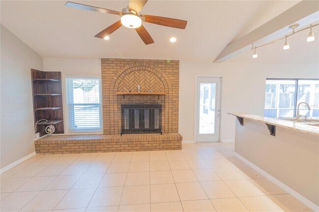 Building Photo - 3908 Rosedale Dr