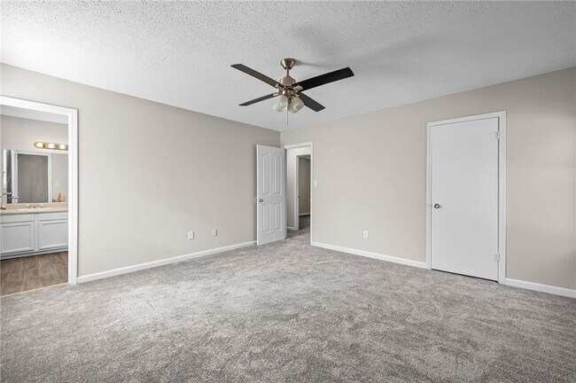 Building Photo - 5345 Memorial Ln SW