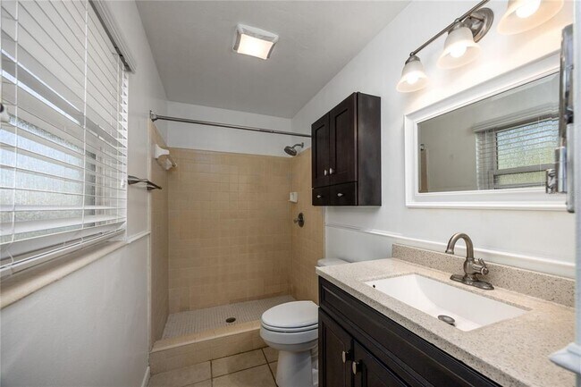 Building Photo - 7604 SW 56th Ave