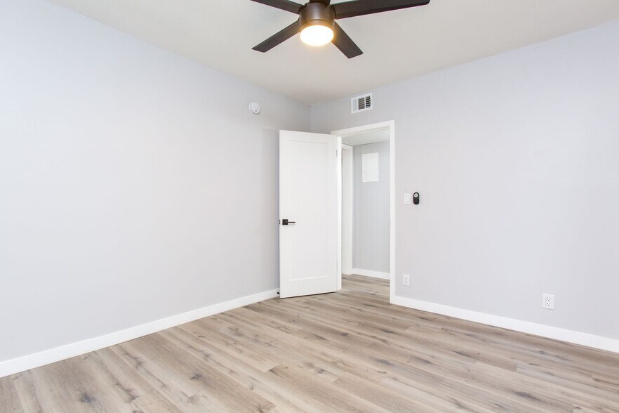 Building Photo - 5036 Coldwater Canyon Ave