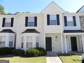 Building Photo - 2962 Stonecrest Ln