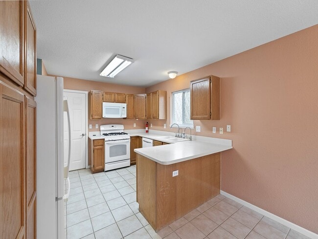 Building Photo - Beautiful 3-Bed Ranch Near Parks, Shops & Dining