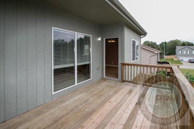 Building Photo - Beautiful 5Bd/3Ba House! | Papillion, Ne!