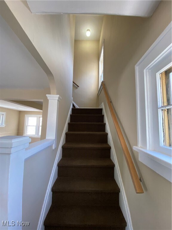 Building Photo - 5161 Greenhurst Dr