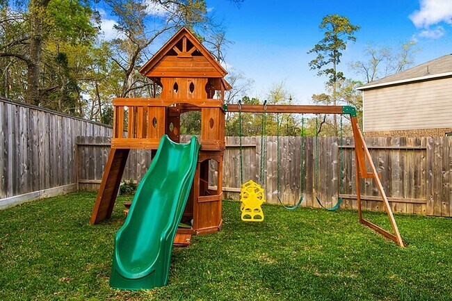 Building Photo - 7631 Willow School Dr