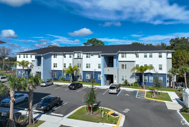 Building Photo - Ekos at Lake Shadow