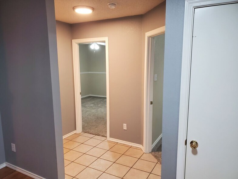 Building Photo - 1036 Scenic Dr