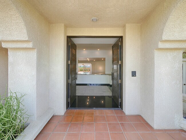 Building Photo - 48600 Shady View Dr