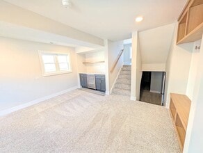 Building Photo - 564 Adele St