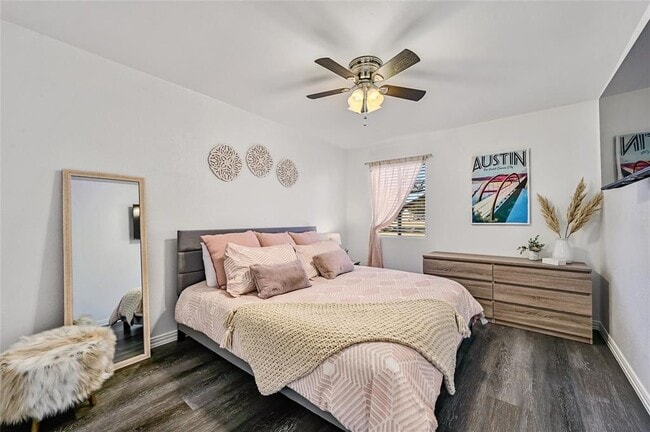 Building Photo - 115 Comanche Dr