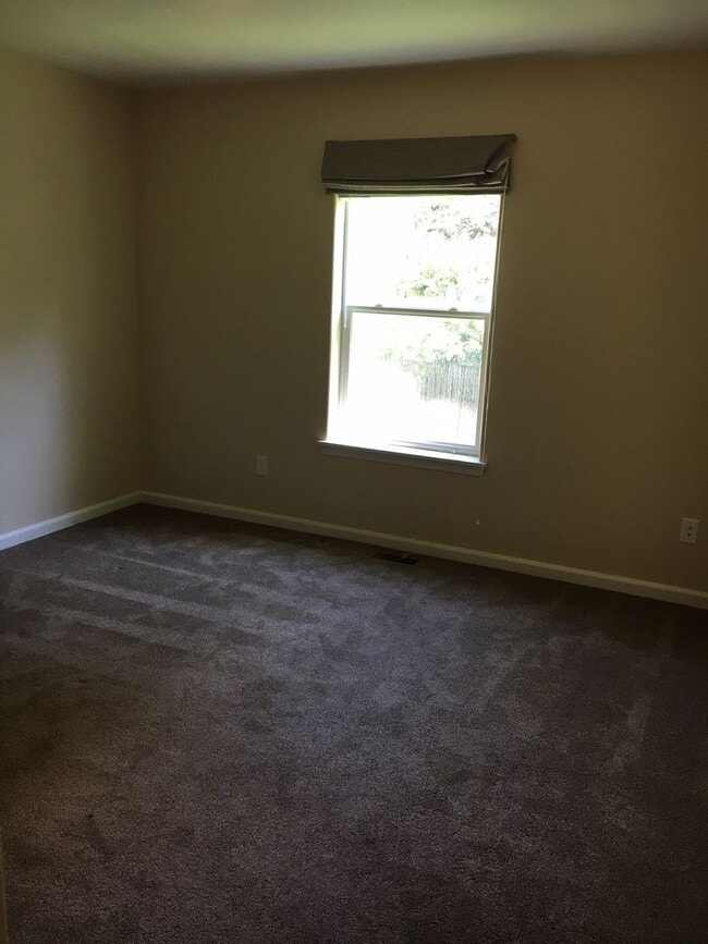 Building Photo - 4 Bedroom 2 Bathroom House - Close to MSU Campus