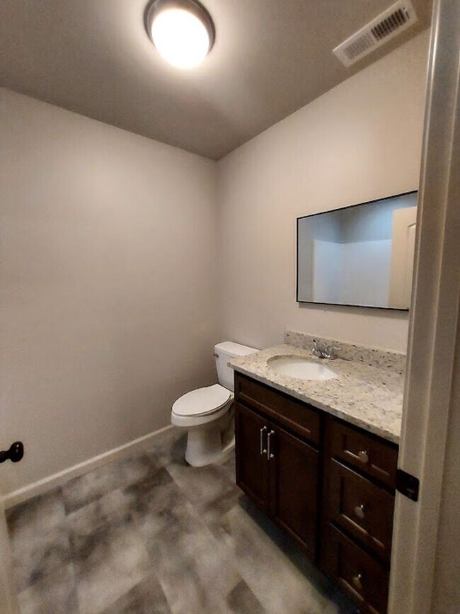 Building Photo - 8 Stephanie Dr