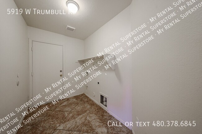 Building Photo - 5919 W Trumbull Rd