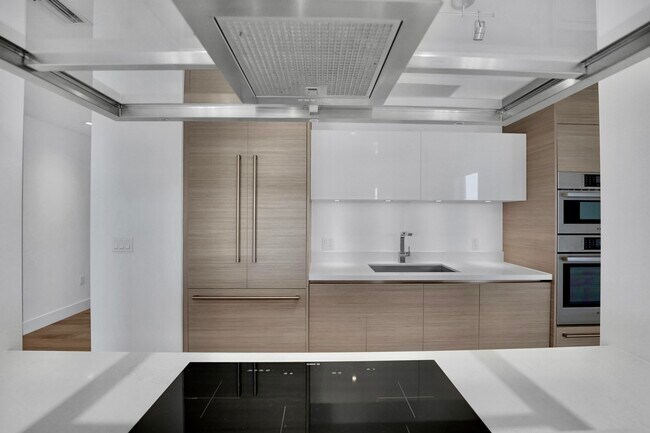 Building Photo - 155 E Boca Raton Rd