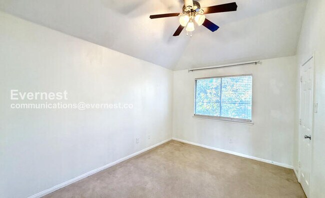 Building Photo - PROMO: Get $500 OFF the first month’s rent when you sign the lease today! / 4 Bed/2.5 Bath Home w...