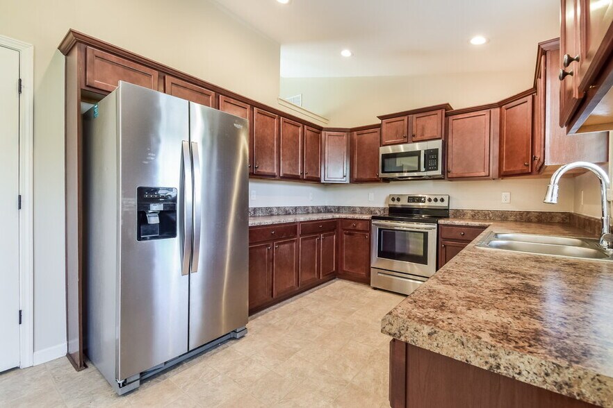 Building Photo - 206 Comet Ct
