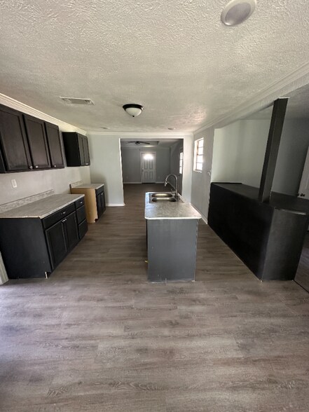 Building Photo - 222 E 38th St