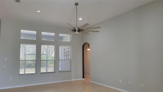 Building Photo - 421 Holly Fern Trl