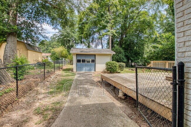 Building Photo - 212 Hilltop Dr
