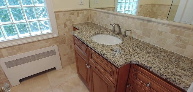 Building Photo - ***Please Respond Directly to the Online Listing, Calls May Not Be Returned***