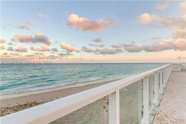 Building Photo - 3140 S Ocean Dr