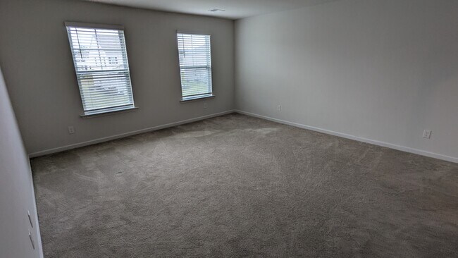Building Photo - 114 Windrush Pnes