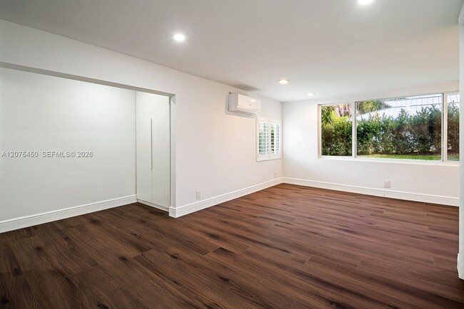 Building Photo - 669 S Mashta Dr