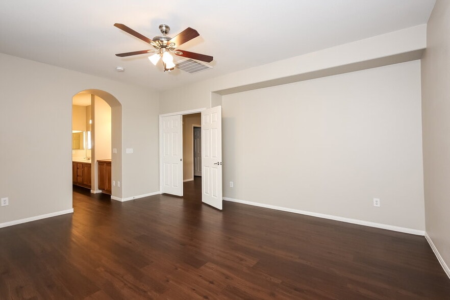 Building Photo - 324 Point Loma Ave