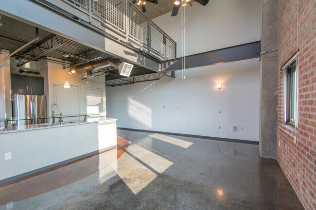 Building Photo - 1 Bed 1.5 Bath Modern Corner Unit Condo in Uptown Dallas!