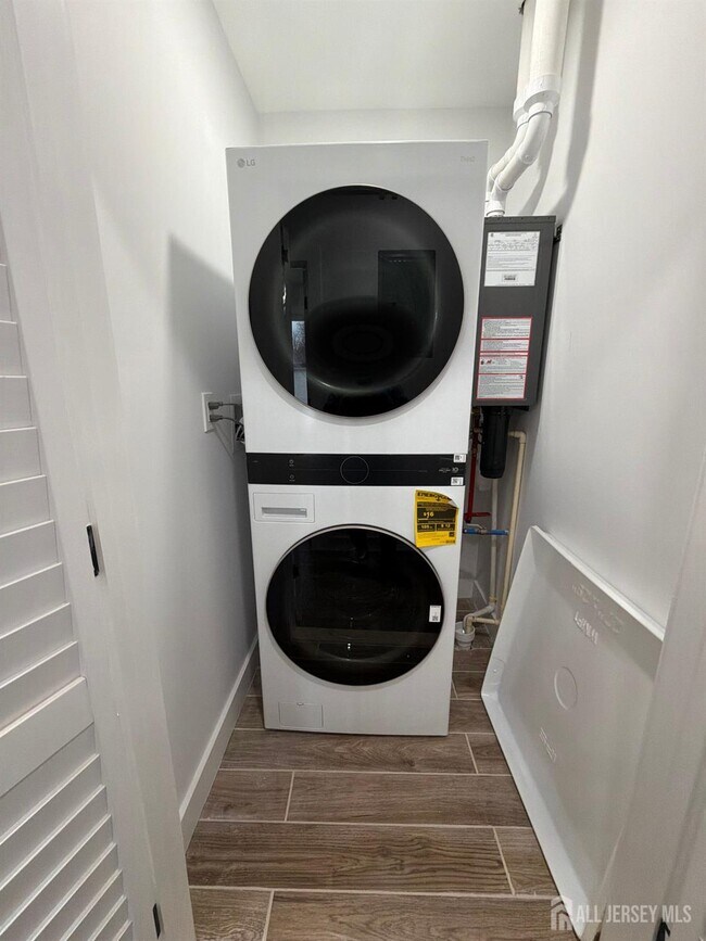 Building Photo - 227 21st St