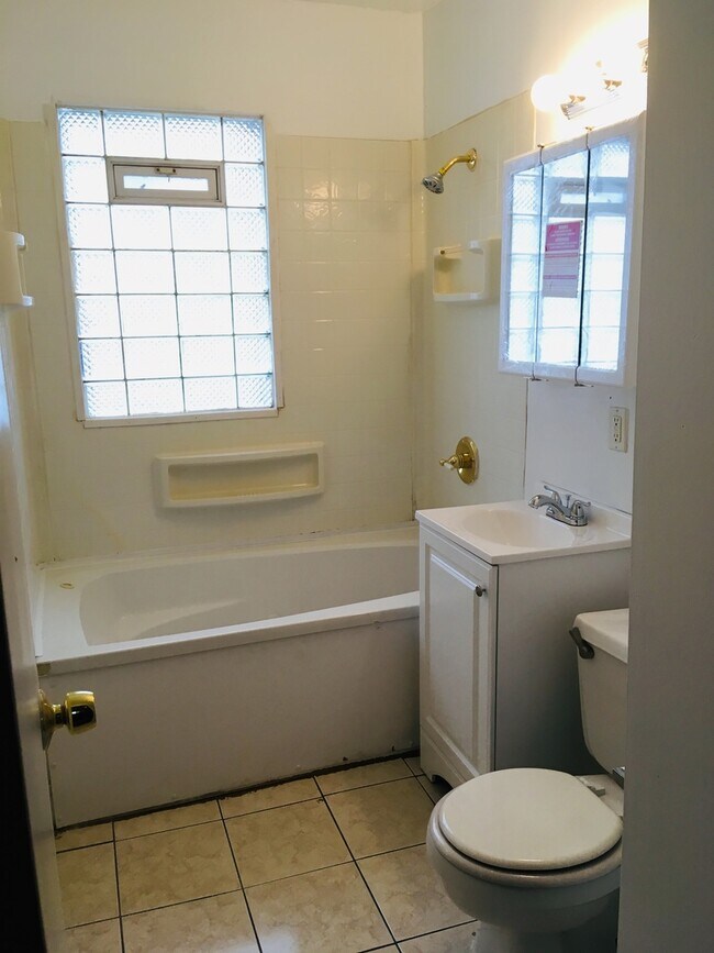 Building Photo - 3 Bedroom Bungalow in Eastpointe, MI - Sec. 8 OK