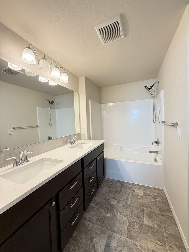 Building Photo - Charming 3 Bed / 2 Bath Home in Delta Estates – Medford