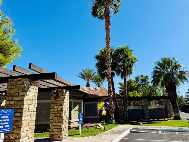 Building Photo - 2750 S Durango Dr