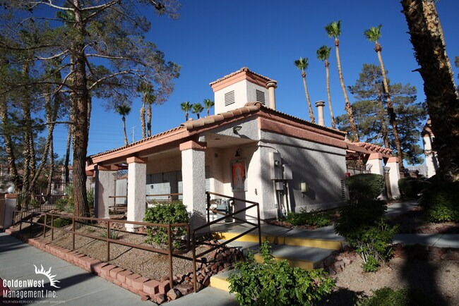 Building Photo - Spacious 2Bdm 2Ba Condo with Fireplace & B...
