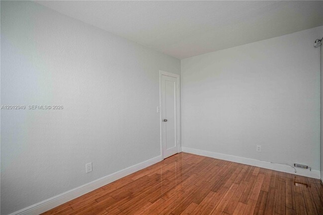 Building Photo - 7325 Carlyle Ave