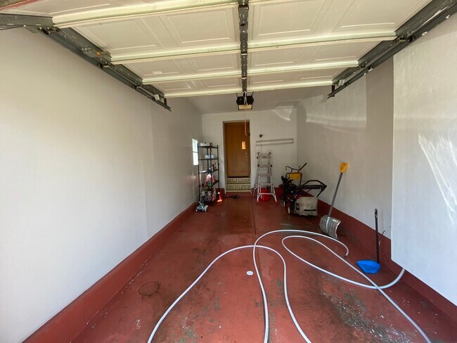 Building Photo - 406 Callodine Ave