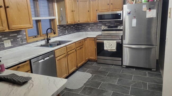 Building Photo - 1105 8th St SE