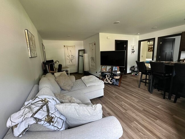 Primary Photo - 210 Holm Ave