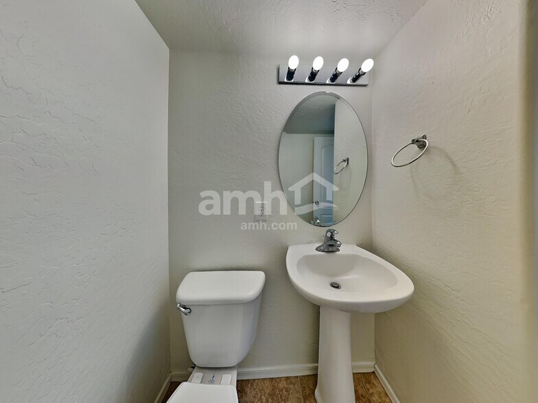 Building Photo - 3417 S 98th Ln