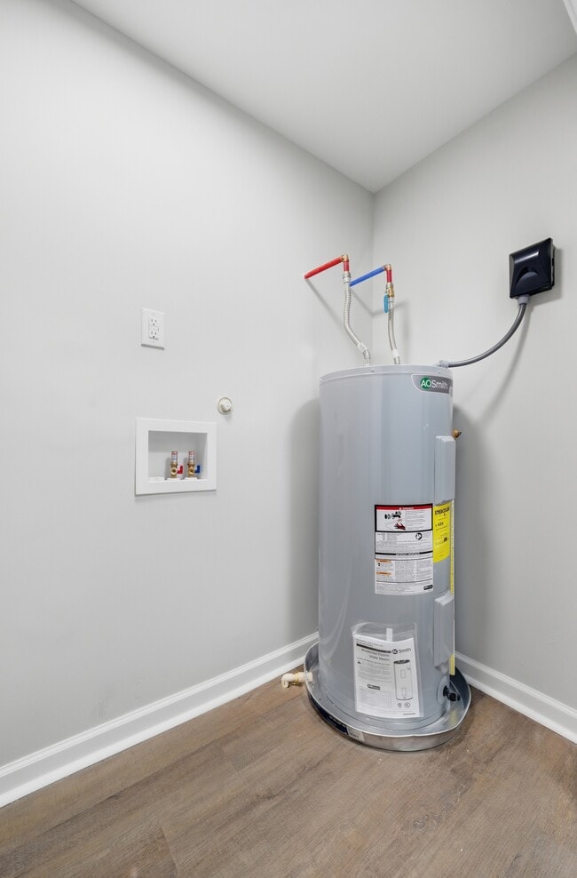 Building Photo - 4308 Roanoke Ave